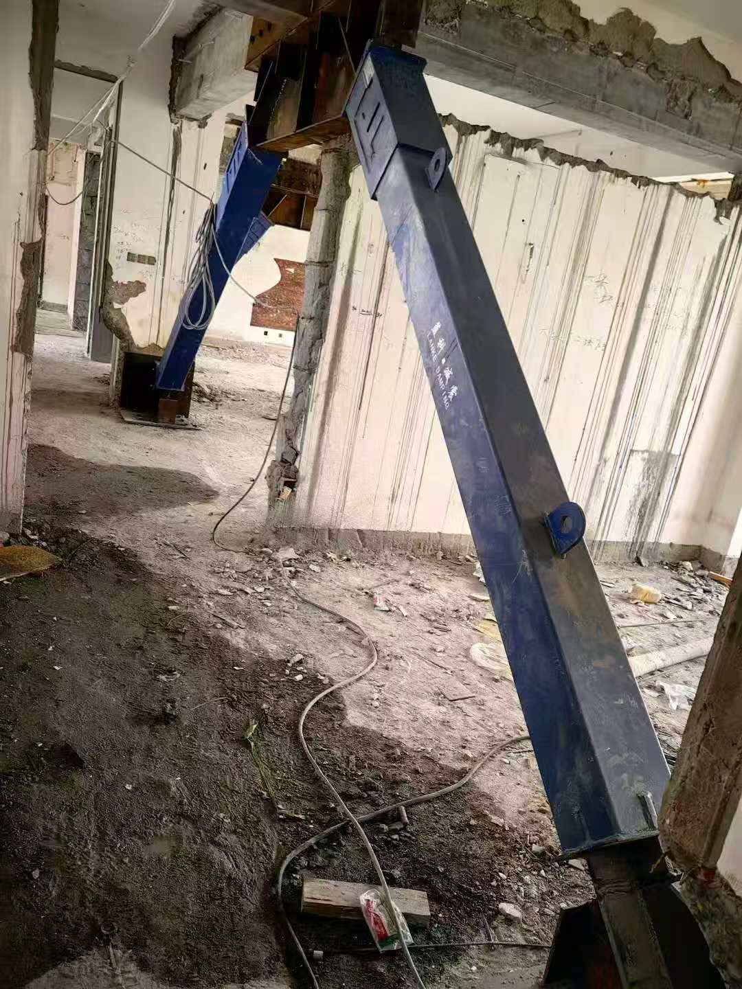 蒙山柱子粘钢加固施工工艺